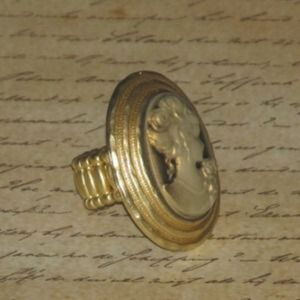 Antiqued gold and brown cameo cocktail ring